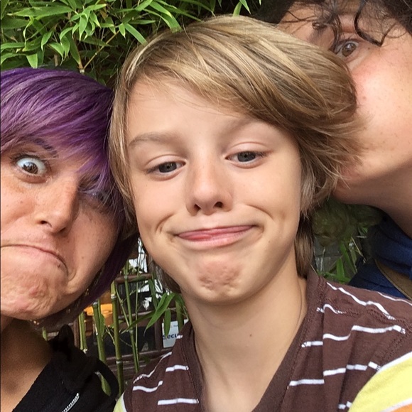 My name is Gabrielle...and I love clothes. - Picture 5 of 6